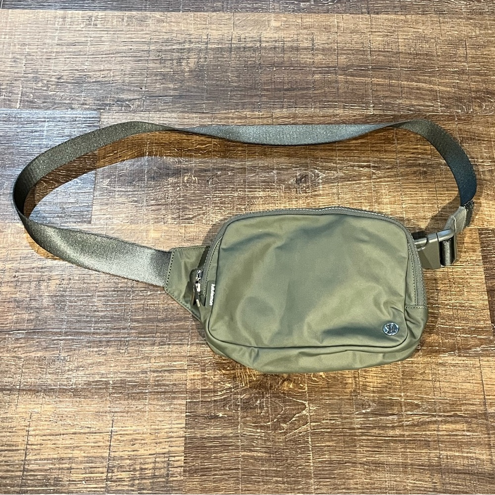 Lululemon athletica Everywhere Belt Bag 2L